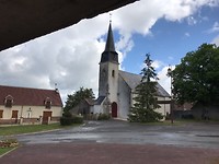 Schuilen tegen de regen in de garage van de Mairie