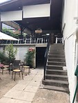 Terras achter in de tuin