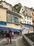 Lourdes en het hogergelegen klooster