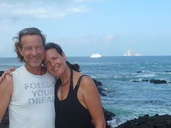 poserend voor kicker rock