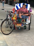 Fiets tuktuk bij Raffles