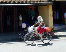 Vrouw op fiets