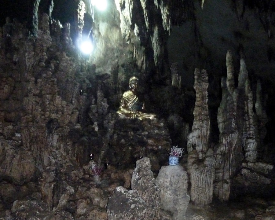 Buddha in Moa Ha grot