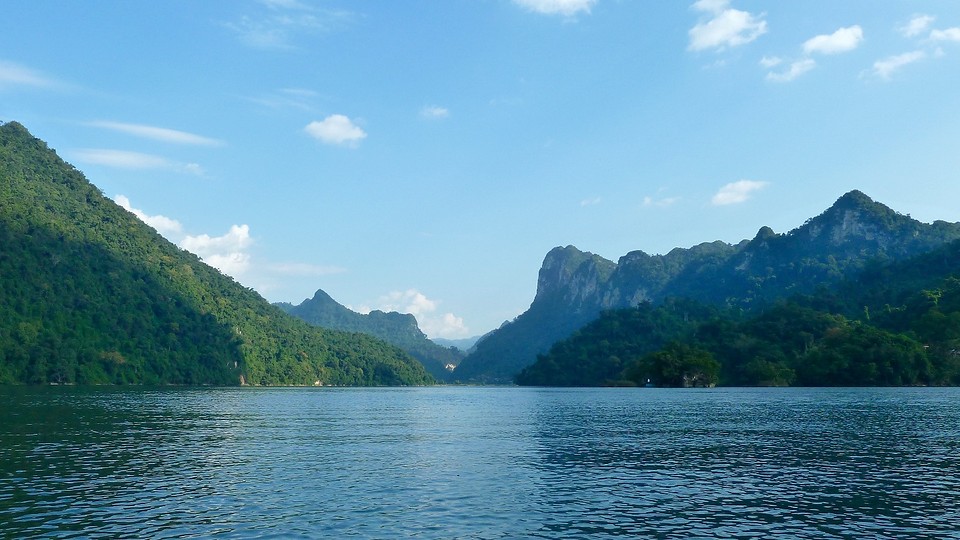 Ba Bé lake