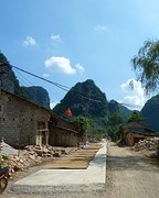 Dorpje bij Nguom Ngau cave
