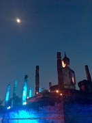 oh en dan nog de maan boven de blauwe buddha
