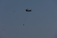 Helikopter water halen voor blussen