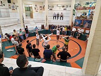 Isfahan:Zurkhaneh training5