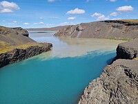 Rivierwater vermengt zich met het meer