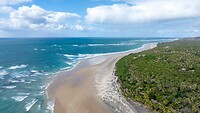 Drone foto van strand en Indische Oeaan