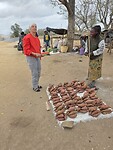 Geke koopt zoete aardappelen