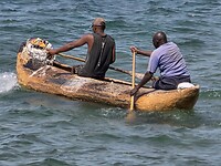 Houten kano in lake Malawi