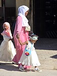 Stonetown: Prachtig geklede personen