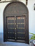 Stonetown: Prachtig gedecoreerde deur