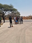 Wim op de foto met Tanzanianen
