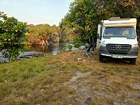 Kapishya hotsprings: camperplek ad Mansha rivier