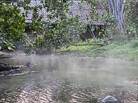 Kipishya hotsprings: dampig in de vroege morgen