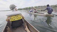 Okavango delta-Seronga: peddelen bij avond