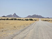 De gravelroad richting Spitzkoppe