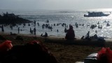Allemaal Balinezen in zee aan het wassen