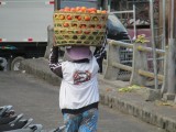 mandje met tomaten