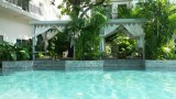 Zwembad bij hotel