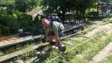 wielen op spoor leggen