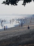 drukte op het strand smorgensvroeg