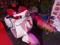 Moët scooter