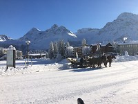 Uitzicht naast het station op het terras in Arosa