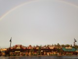 General store met regenboog