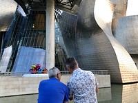 PM en Roberto talking about the architecture of Guggenheim