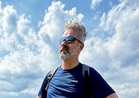Met het hoofd in de wolken