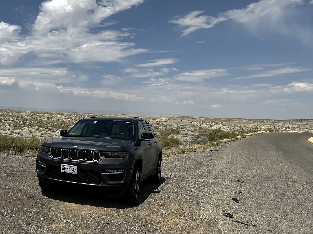 Desert-plaatje met onze Jeep
