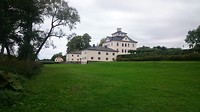 Kasteel met bijgebouwen
