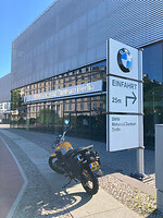 Op bezoek bij de dealer ...