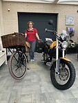 De 1 vertrekt vandaag met de fiets naar het werk, de ander richting het zuiden.