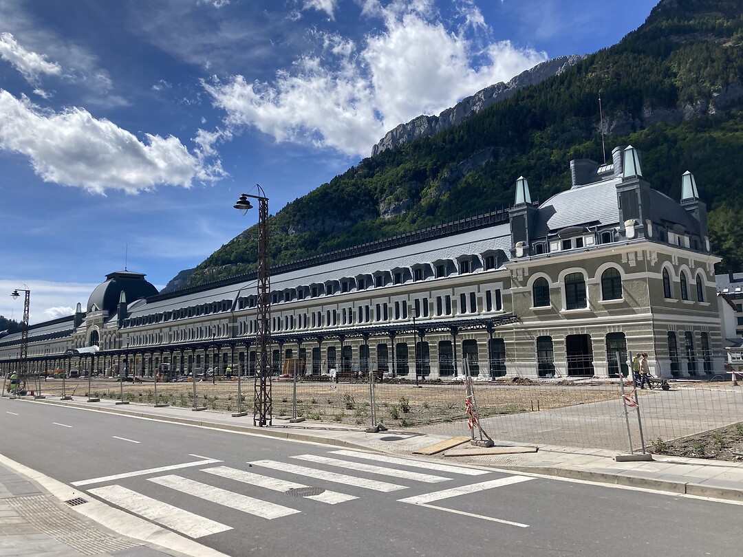 Restauratie van  mega station zonder treinen.