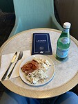 In de club lounge maar eerst even “ontbijten”.