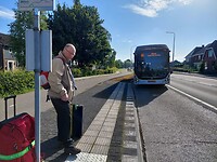 Met de bus van de zaak naar het station