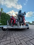 Duo Airtrailer geladen met een Honda en BMW