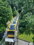 Aparte trein met losse gondels op de Hungerburgbahn