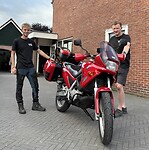 Arnold en Chris bij hun project