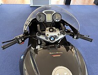 Nummer 1/15 : Metisse BMW met sportstuur