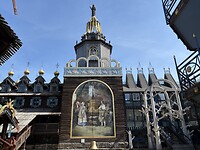 Imposante binnenplaats van het Palast