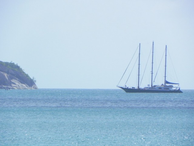 Driemaster nadert Mahé