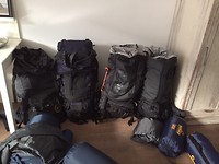 Backpacks staan klaar...