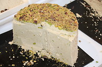 Halva, een oriëntaals snoepgoedje gemaakt van sesamzaad, honing, suiker en olie.