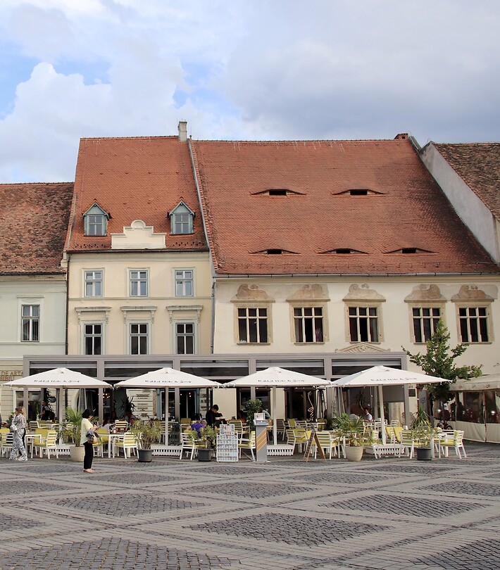 De 'ogen' van Sibiu, o.a. op het grote plein