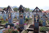 Dit is een vrolijker begraafplaats, de 'merry cemetary' in Sapanta met zo'n 1200 zerken